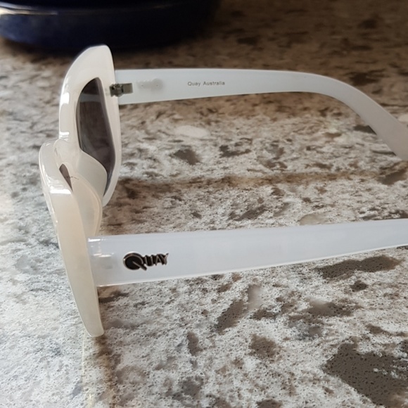 3 sunglasses, American Eagle, Guess and Quay - Picture 7 of 8